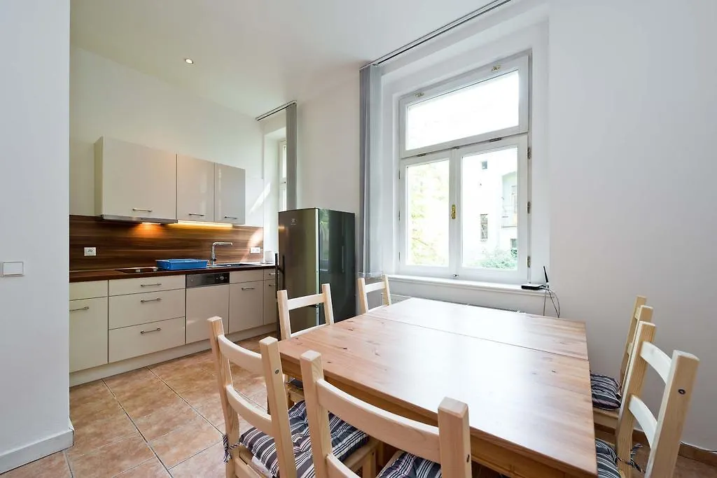 Apartments Krasova プラハ 3*,  チェコ